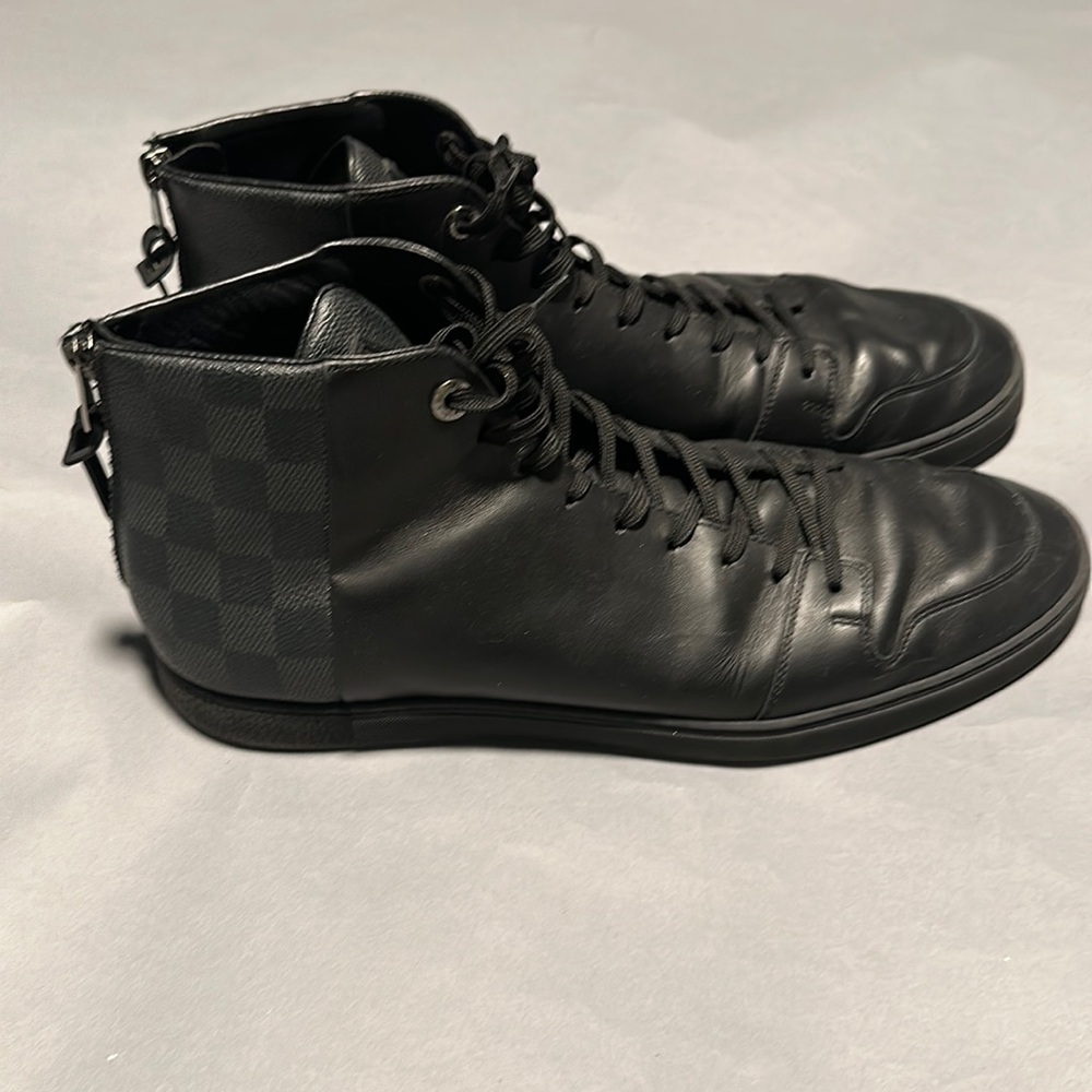 Louis Vuitton Mens Monogram Sneakers Size 10